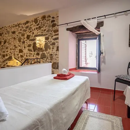 Petrino Paradosiako Country house